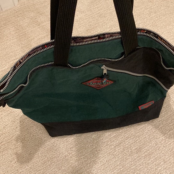 Evergreen and Black Nylon lightweight lined tote - Picture 2 of 10